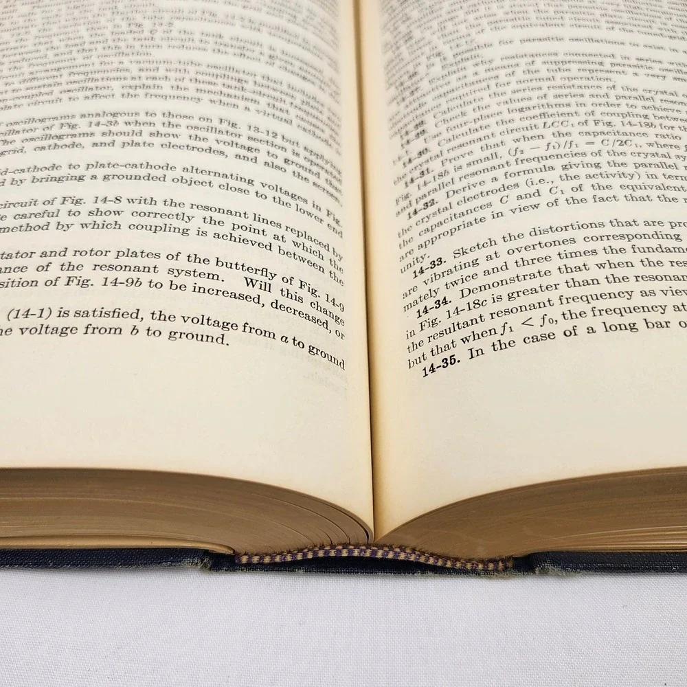 McGraw-Hill Electronic and Radio Engineering‎ Frederick Terman 4th Ed 1955 Blue